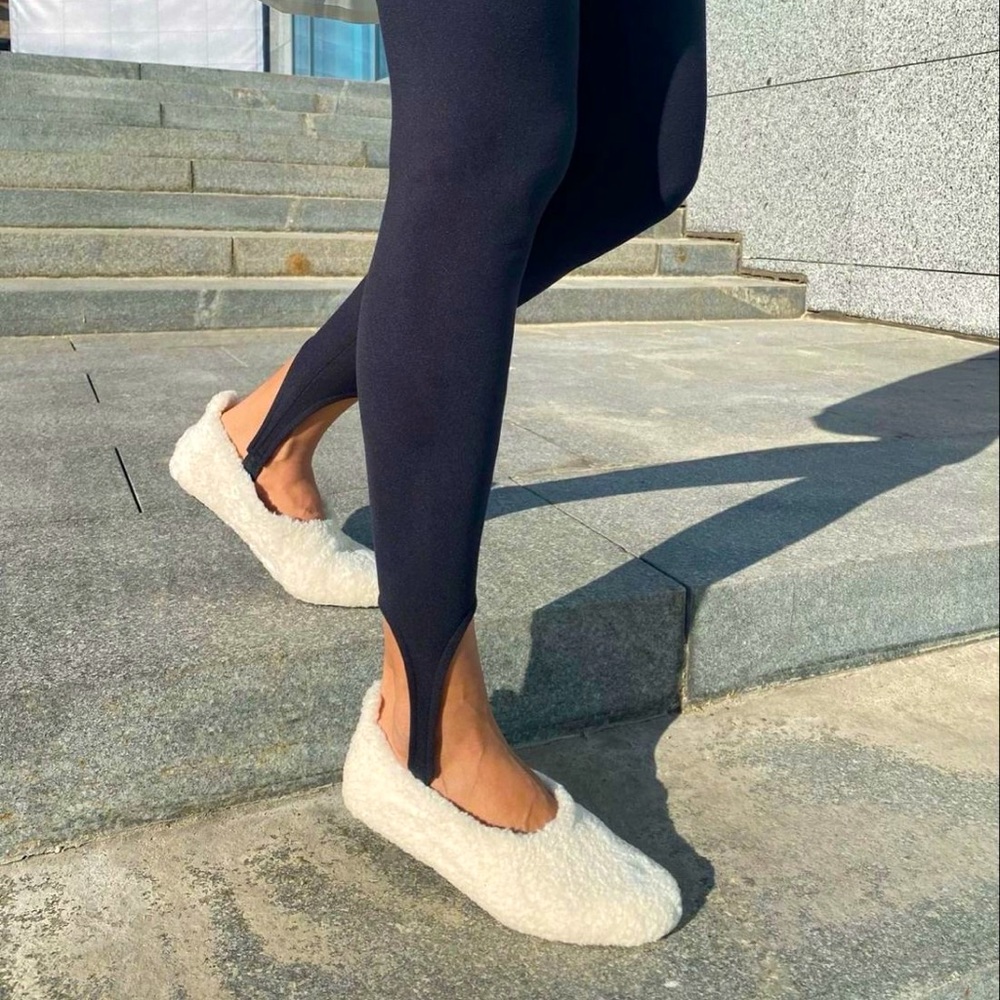 AQUA Women Ellie Faux Fur Cushioned Flats, Ivory Size 8 M (New)